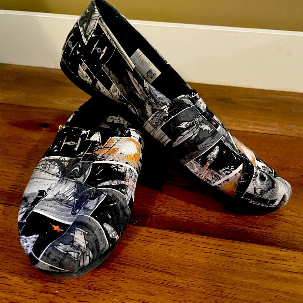 Toms size 8 never worn. Barely worn. Smoke free home
